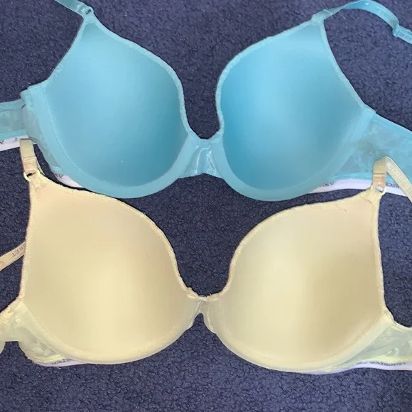 2 Victoria’s Secret bras - Picture 9 of 11